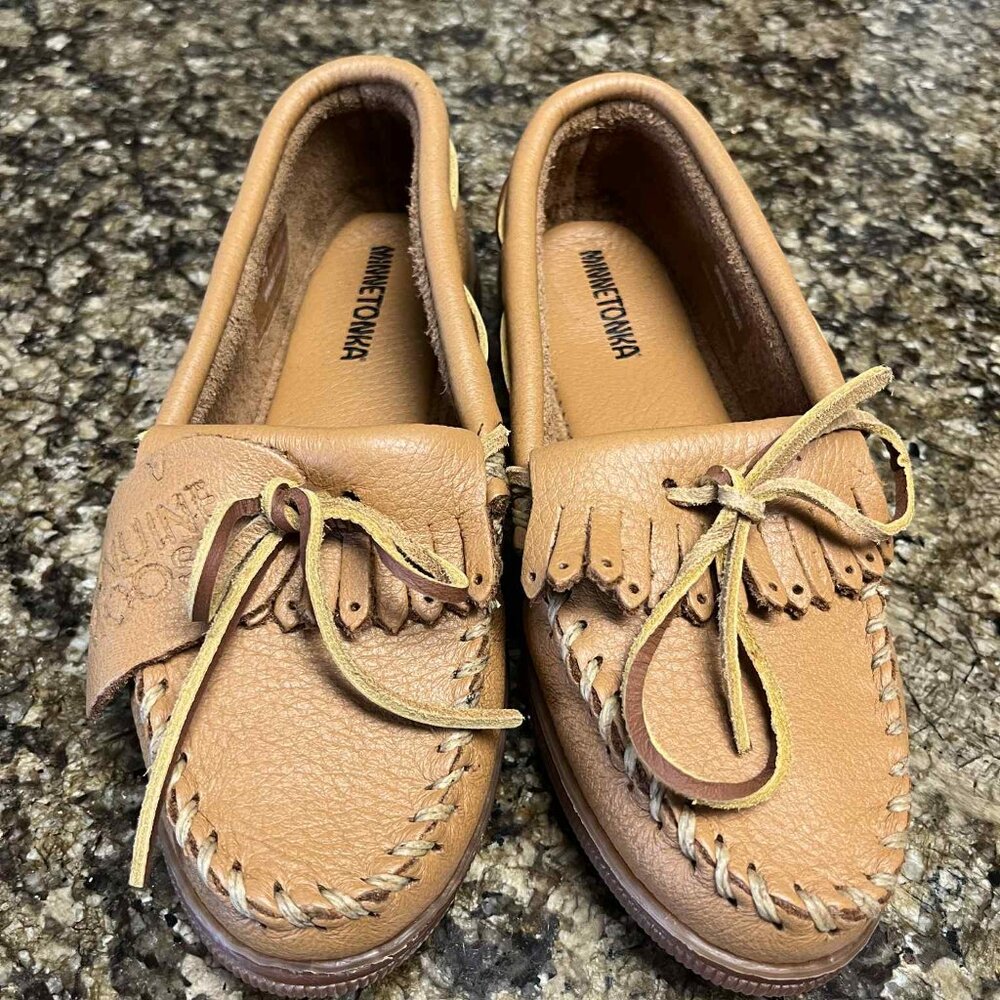 MINNETONKA GENUINE LEATHER MOCCASINS